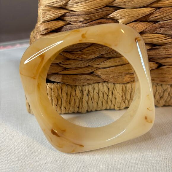 Set of 2 Acrylic Bracelets Square & Round Neutral Tone Boho Jewelry - Picture 4 of 7